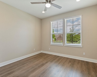 328 Berkeley Pl - Photo Thumbnail 4