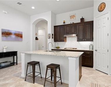2921 Diego Dr - Photo Thumbnail 12
