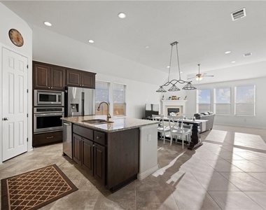 2921 Diego Dr - Photo Thumbnail 4