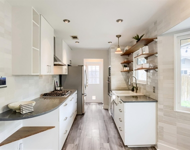 2501 Audubon Pl - Photo Thumbnail 3
