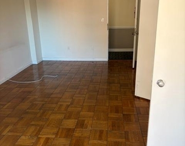 1727 Massachusetts Avenue Nw - Photo Thumbnail 2