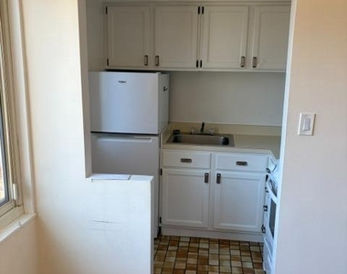 1727 Massachusetts Avenue Nw - Photo Thumbnail 5