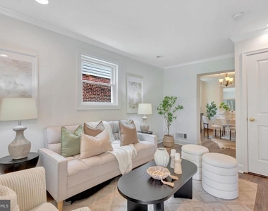 2842 30th Street Ne - Photo Thumbnail 2
