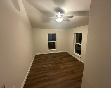 104 S Broad St - Photo Thumbnail 12