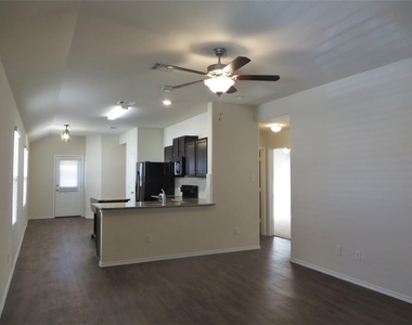 400 Major Lee Ln - Photo Thumbnail 5