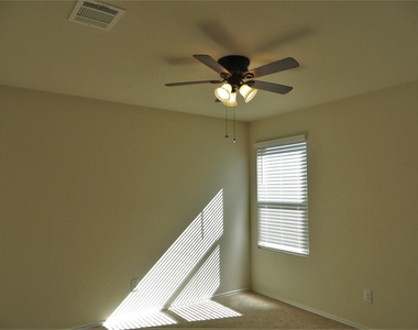 400 Major Lee Ln - Photo Thumbnail 8