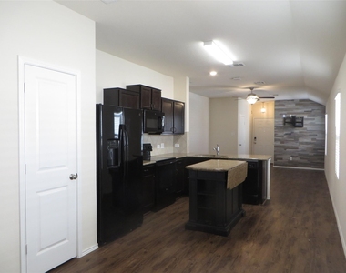 400 Major Lee Ln - Photo Thumbnail 2