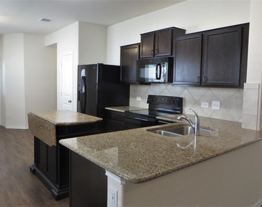 400 Major Lee Ln - Photo Thumbnail 3