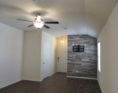 400 Major Lee Ln - Photo Thumbnail 4