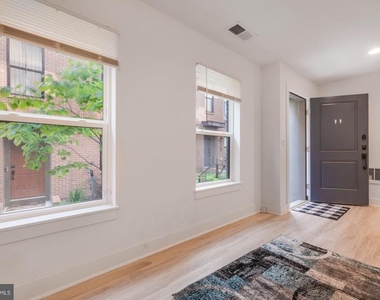 317 Riggs Park Place Ne - Photo Thumbnail 4