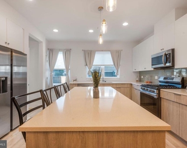 317 Riggs Park Place Ne - Photo Thumbnail 8