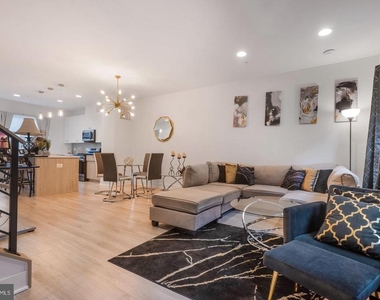 317 Riggs Park Place Ne - Photo Thumbnail 10