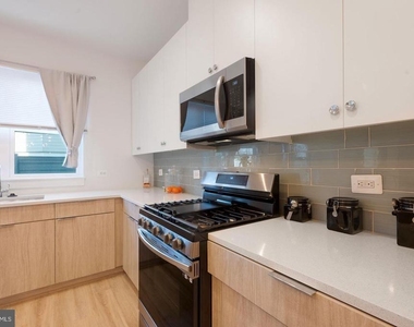 317 Riggs Park Place Ne - Photo Thumbnail 5