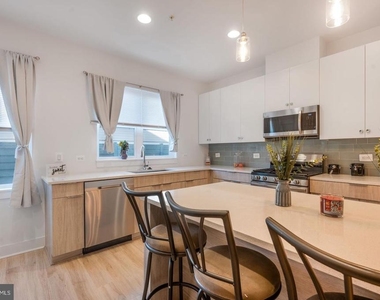 317 Riggs Park Place Ne - Photo Thumbnail 7