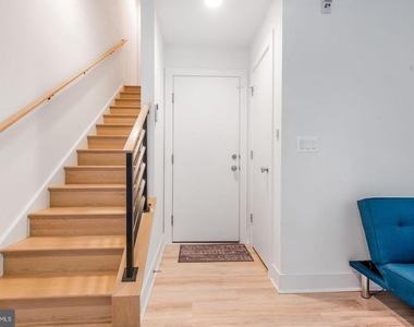 317 Riggs Park Place Ne - Photo Thumbnail 1