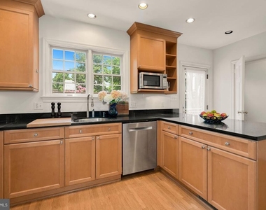 4505 Alton Place Nw - Photo Thumbnail 9