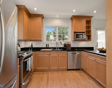 4505 Alton Place Nw - Photo Thumbnail 8