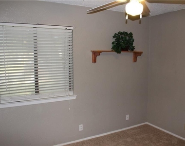 1702 Goodson Ln - Photo Thumbnail 16