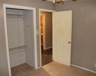 1702 Goodson Ln - Photo Thumbnail 17
