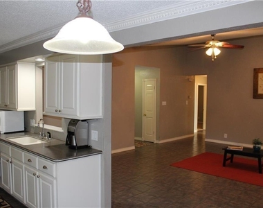 1702 Goodson Ln - Photo Thumbnail 5