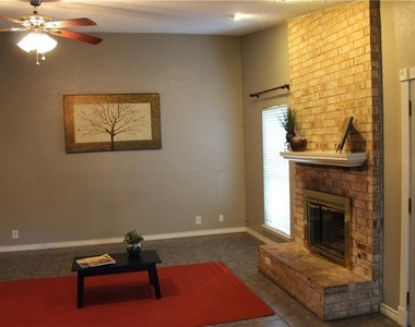 1702 Goodson Ln - Photo Thumbnail 4