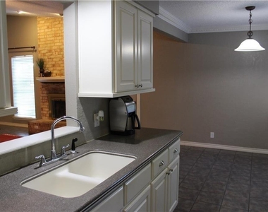 1702 Goodson Ln - Photo Thumbnail 9