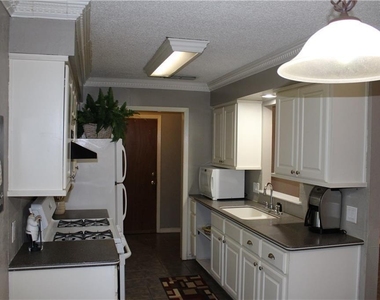 1702 Goodson Ln - Photo Thumbnail 6
