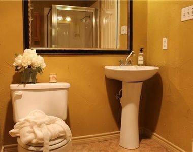 1702 Goodson Ln - Photo Thumbnail 11