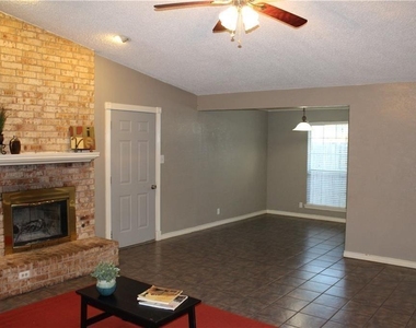 1702 Goodson Ln - Photo Thumbnail 2