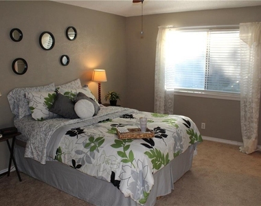 1702 Goodson Ln - Photo Thumbnail 8