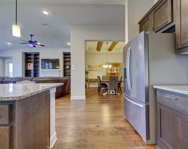 3030 Isabella Ln - Photo Thumbnail 11
