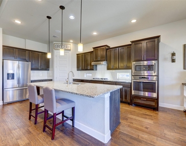 3030 Isabella Ln - Photo Thumbnail 9