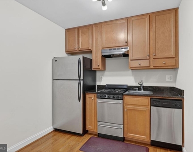 1820 Swann Street Nw - Photo Thumbnail 2