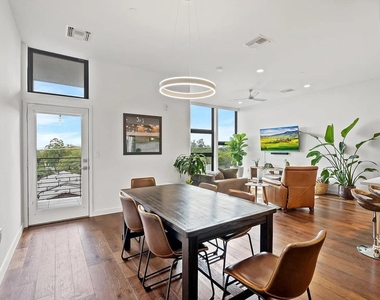 1322 E 12th St - Photo Thumbnail 13