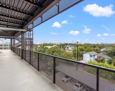 1322 E 12th St - Photo Thumbnail 31