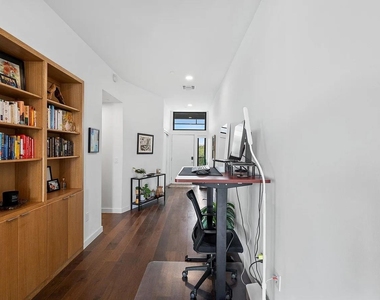 1322 E 12th St - Photo Thumbnail 18