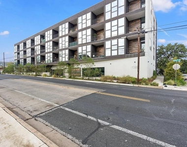 1322 E 12th St - Photo Thumbnail 32