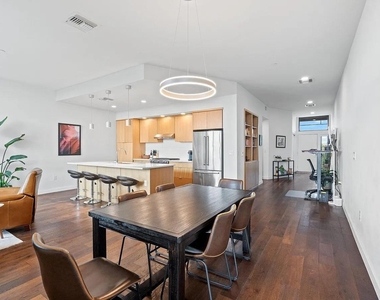1322 E 12th St - Photo Thumbnail 3