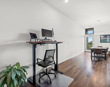1322 E 12th St - Photo Thumbnail 17