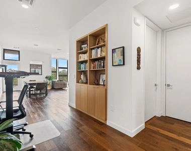 1322 E 12th St - Photo Thumbnail 16