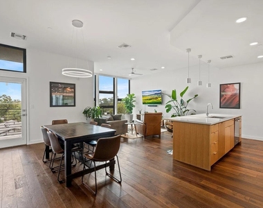 1322 E 12th St - Photo Thumbnail 2