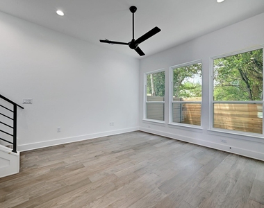 2308 Maxwell Ln - Photo Thumbnail 5