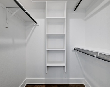 2308 Maxwell Ln - Photo Thumbnail 10