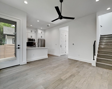 2308 Maxwell Ln - Photo Thumbnail 4