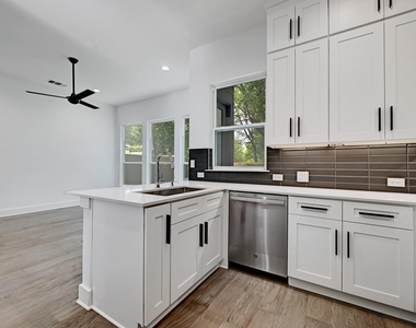 2308 Maxwell Ln - Photo Thumbnail 2