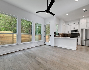 2308 Maxwell Ln - Photo Thumbnail 3