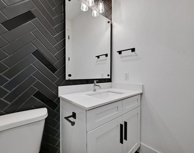 2308 Maxwell Ln - Photo Thumbnail 6