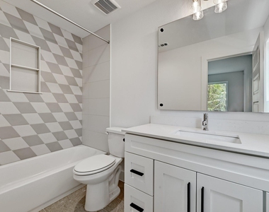 2308 Maxwell Ln - Photo Thumbnail 12