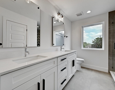 2308 Maxwell Ln - Photo Thumbnail 8