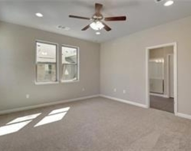 13800 Lyndhurst St - Photo Thumbnail 13